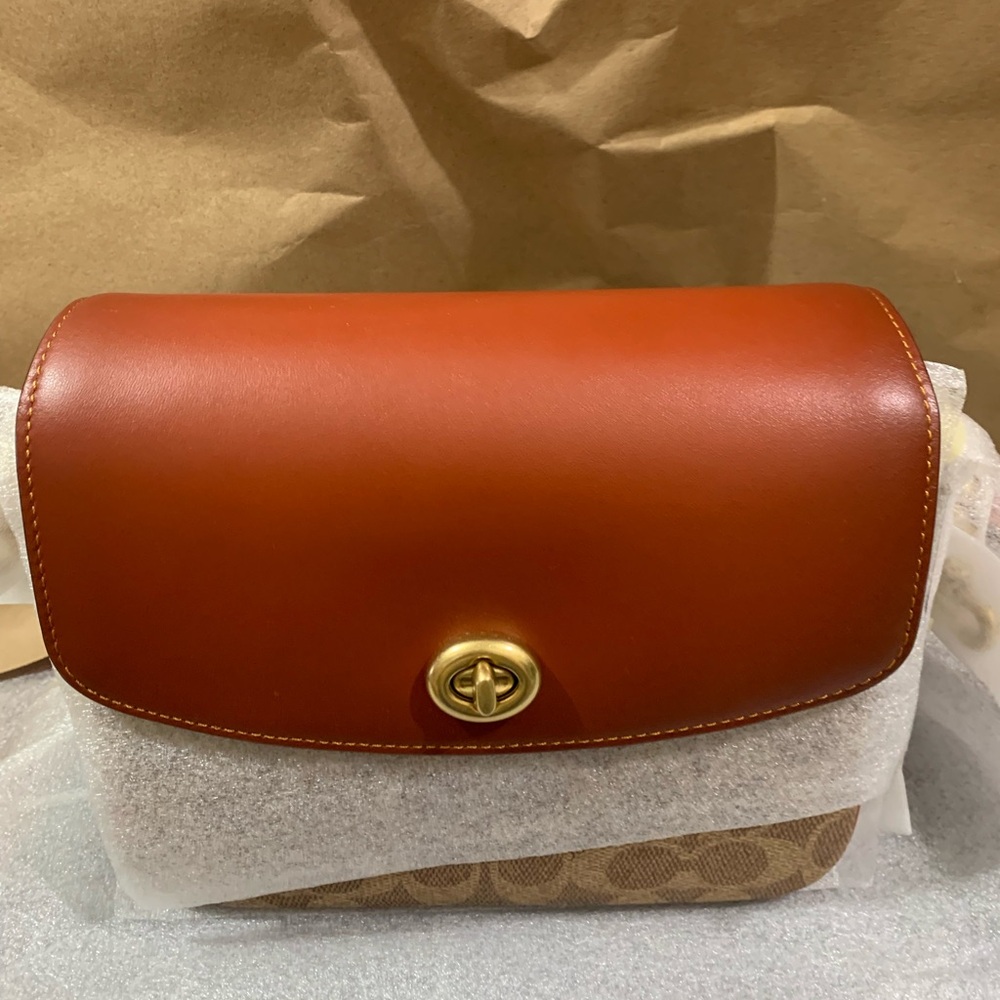 Sold❌‼️Cassie Crossbody Bag 19 In Signature Canvas - Picture 11 of 16